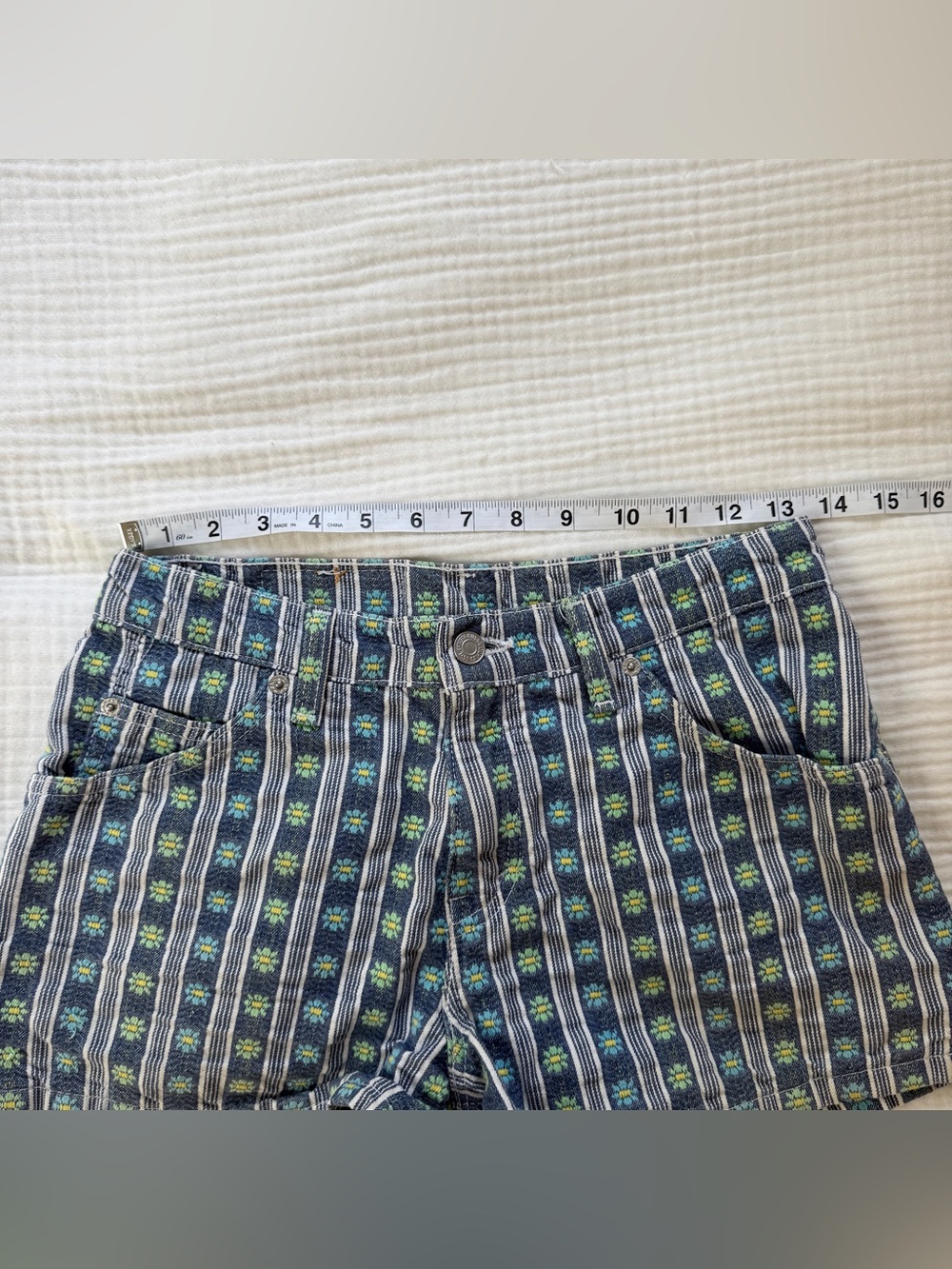 Vintage 1998 USA Levi’s Daisy Floral Stripe Denim Shorts Size 7 JR Cottage - Picture 7 of 7